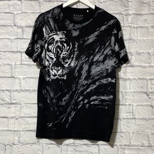 GUESS Men's Black and Gray Tiger Graphic Tee